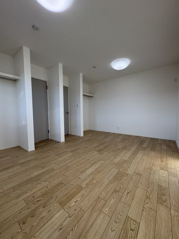 Garden & Living House – 花水台×広々リビングのゆとりある住まいの洋室