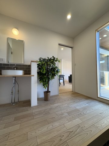 Garden & Living House – 花水台×広々リビングのゆとりある住まいの玄関