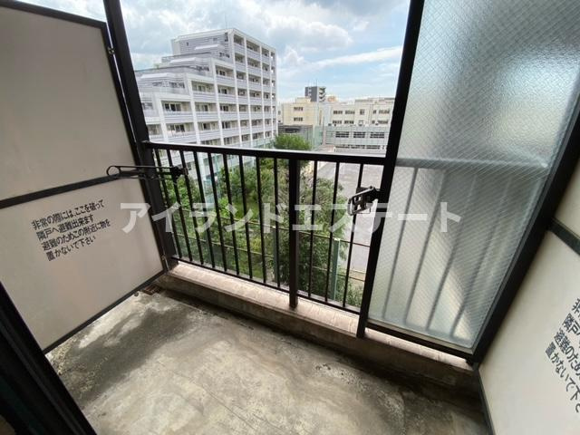 シャンテ三宿　ペット相談可　2人入居相談可　ネット無料のバルコニー