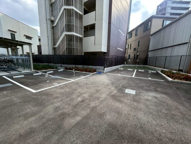 エスリードレジデンス大阪福島シティスクエアの駐車場