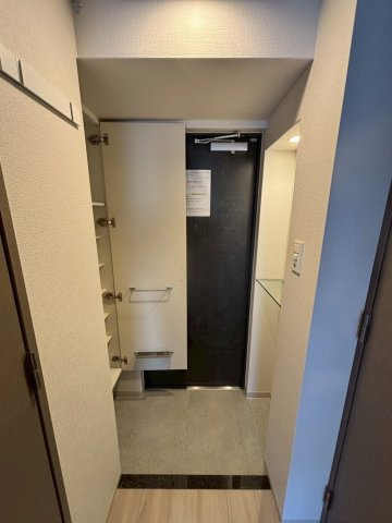 エスリードレジデンス大阪福島シティスクエアの玄関