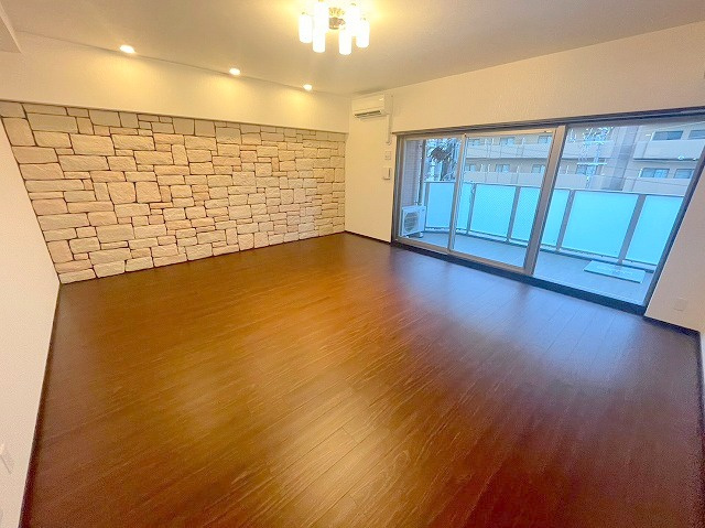 プレジオ新大阪EUROの居間・リビング