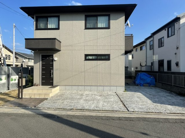 伏石町　戸建の駐車場