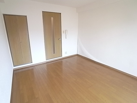 ヴェルディ神戸の居間・リビング