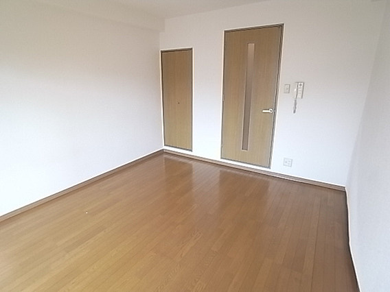 ヴェルディ神戸の居間・リビング