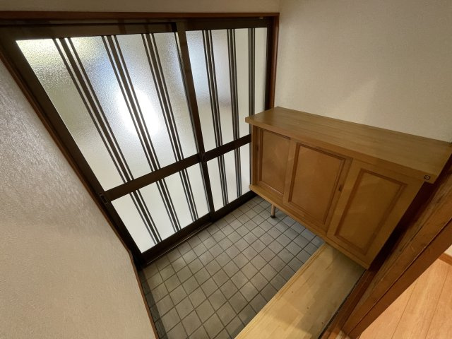 六実７丁目貸家の玄関