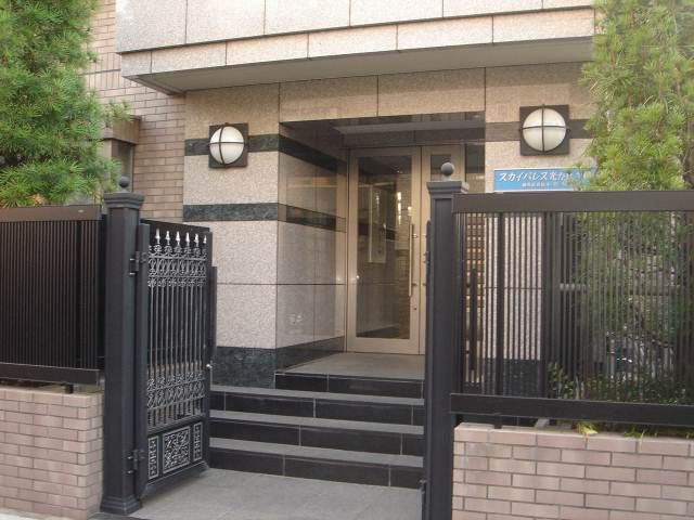 スカイパレス光が丘Ａ棟のエントランス