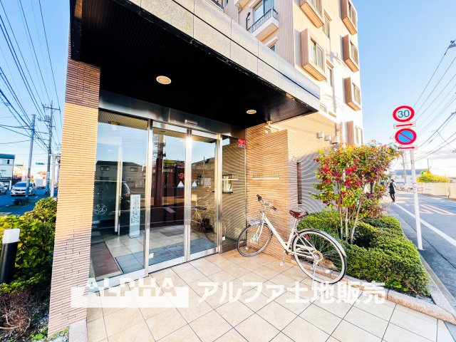ダイアパレス立川若葉町のエントランス|【Entrance】
◆エントランス◆管理の行き届いた綺麗なエントランスは、扉を開けると温もりと幸せと楽しさいっぱいの我が家に帰ってきたんだなと落ち着く瞬間。