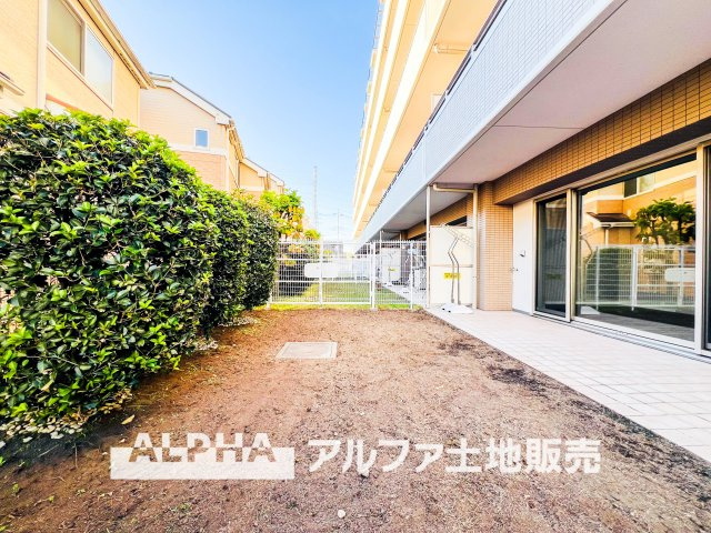 ダイアパレス立川若葉町の庭|【terrace】
◆テラス◆リビングから続くテラスは空間を広げ、休日には友達を呼んで楽しい時間と会話が始まる場所。時を忘れ語らい楽しむ。束の間の幸せを感じさせてくれるそんな場所になる事でしょう。