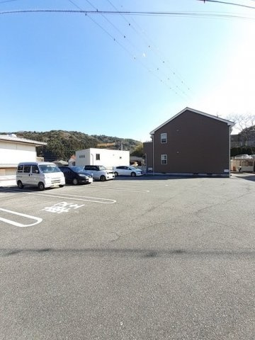 ハーベスト下上の駐車場