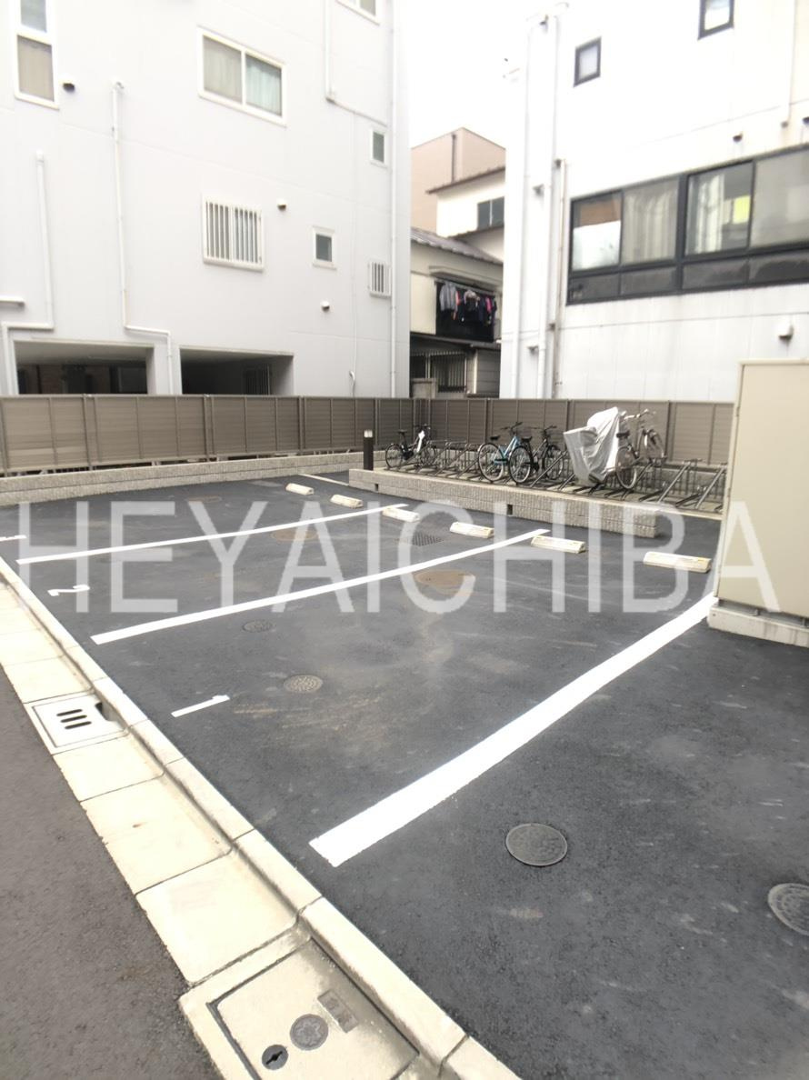 フォンターナ入谷の駐車場