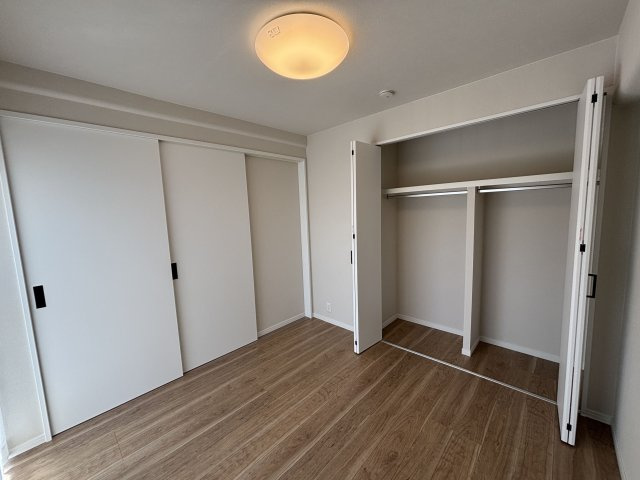 【洋室】 | ＭＡＣ箱崎コート | 4.8帖の洋室。LDKとは引き戸でフラットにつながっています