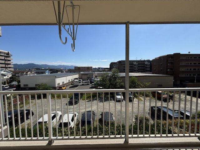 【展望】 | ＭＡＣ箱崎コート | バルコニーの前面はさえぎる高層ビルもなく、美しい青空の眺望が広がります