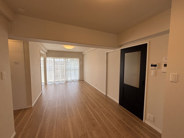 【居間・リビング】 | ＭＡＣ箱崎コート | 約14帖あるリビングは広く落ち着く空間になっており、お好きなレイアウトを楽しめます