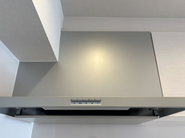 【キッチン】 | ＭＡＣ箱崎コート | 汚れが気になりがちなレンジフードも新品に交換済みです