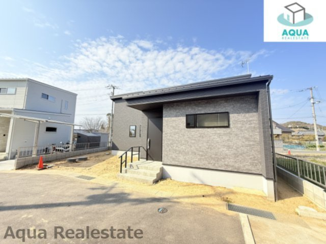 丸亀市飯野町東分の新築一戸建の前面道路含む現地写真|前面道路含む現地写真です