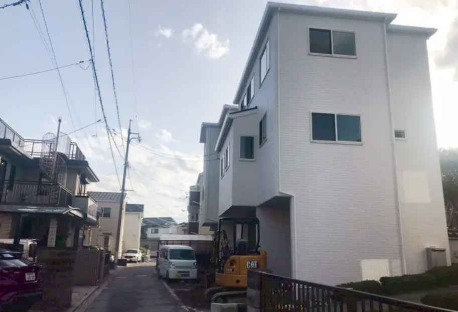 安佐南区東野2丁目の前面道路含む現地写真
