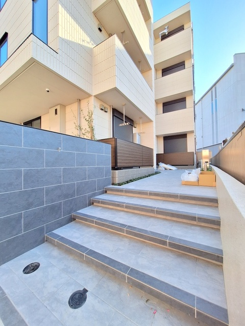 PALMSPRINGS 矢口（パームスプリングスヤグチ）のエントランス|エントランス