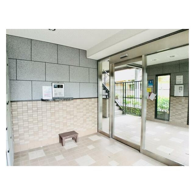 フジ・プライムコートのエントランス