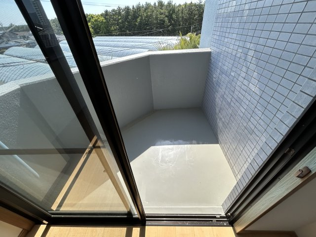 【バルコニー】 | エイルスクエア千鳥 | 7帖の洋室専用のバルコニー。日当たりが良く独立性があるのでお洗濯物干しにピッタリです