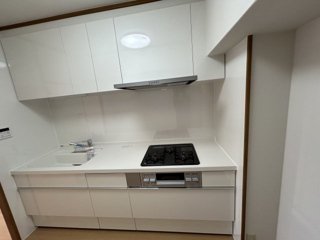 【キッチン】 | エイルスクエア千鳥 | 半独立型なのでリビングで寛いでいても炊事の音がダイレクトに伝わらないのでお互いに気持ちよく過ごせます