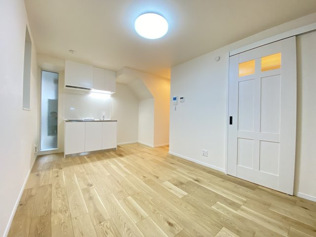 カルム左門町の洋室