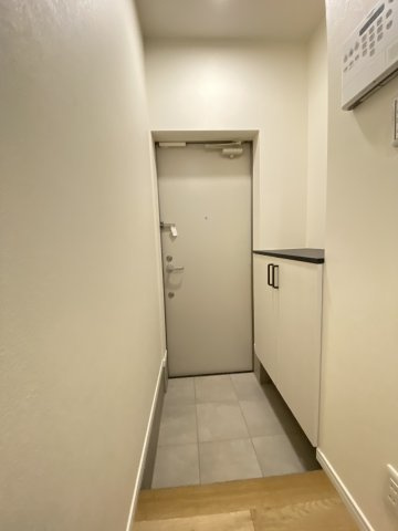 カルム左門町の玄関