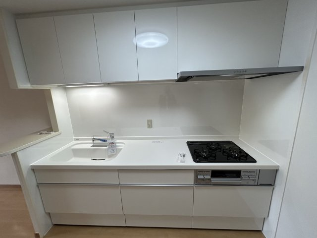 【キッチン】 | アーサー新宮パークシティ バルセロナ | キッチンはスペースが広いので冷蔵庫や食器棚を置いてもゆとりがあります