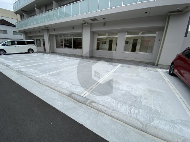 パニール・永和の駐車場