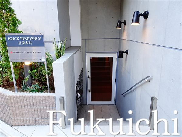 BRICK RESIDENCE 目黒本町のエントランス