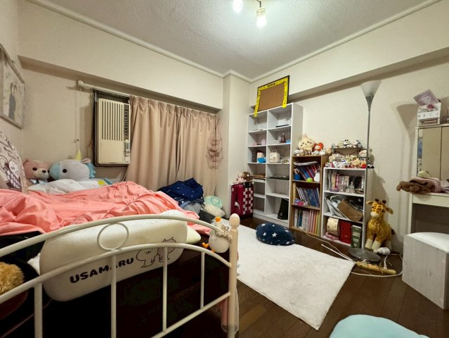 メゾン阿波座の洋室|落ち着いた色調の洋室です