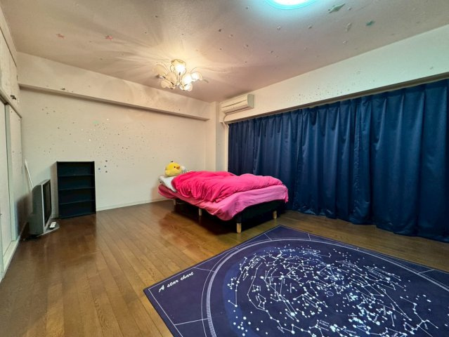 メゾン阿波座の洋室|使い勝手のいい洋室です