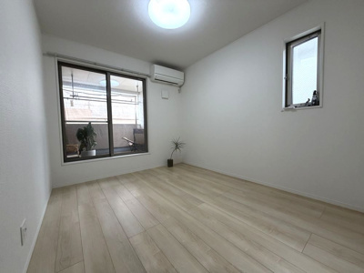 【洋室】 | 泉大津市曽根町１丁目戸建 | ２階５．７帖洋室です。