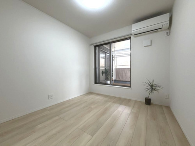 【洋室】 | 泉大津市曽根町１丁目戸建 | ２階５．７帖洋室です。