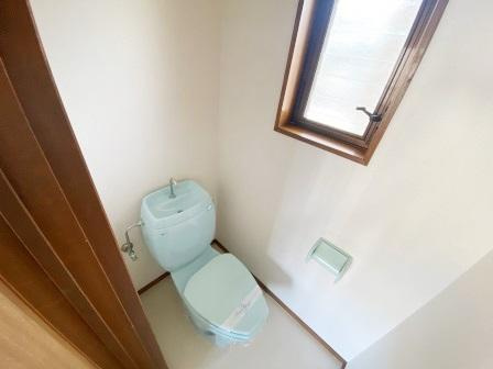 豊田ハイツのトイレ|ゆったりとした空間のトイレです