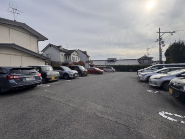 アヴニールの駐車場