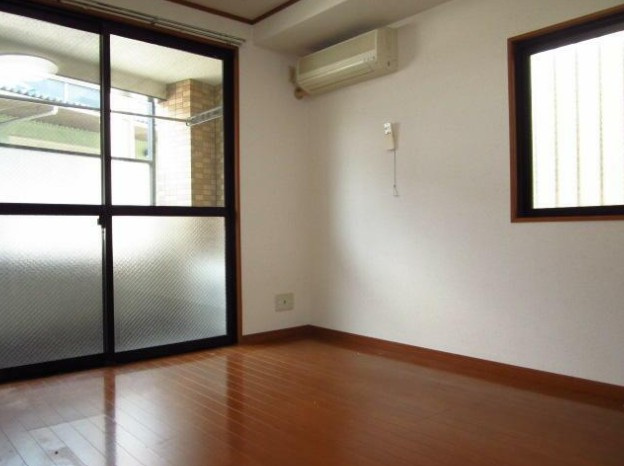 ポナール日新の居間・リビング|※別号室参考写真です