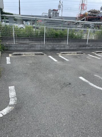 ピュア別府の駐車場