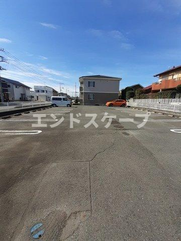 サンリットの駐車場|高崎、前橋のお部屋探しはエンドスケープまで！お客様の理想お聞かせ下さい♪