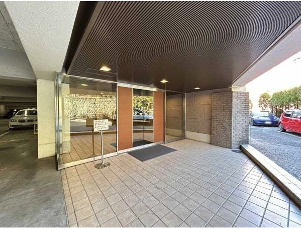 【エントランス】 | ★仲介手数料無料★MAISON AKASAKA（閑静な住宅街に建つヴィンティージレジデンス）