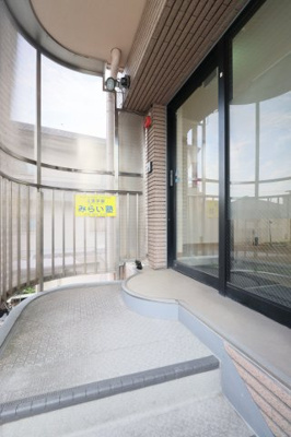 【エントランス】 | ウェルコート岡本