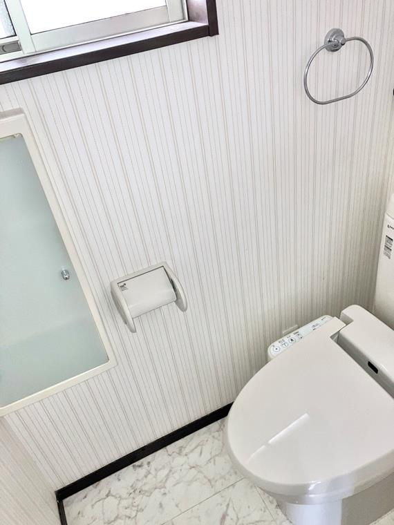 旭丘戸建のトイレ