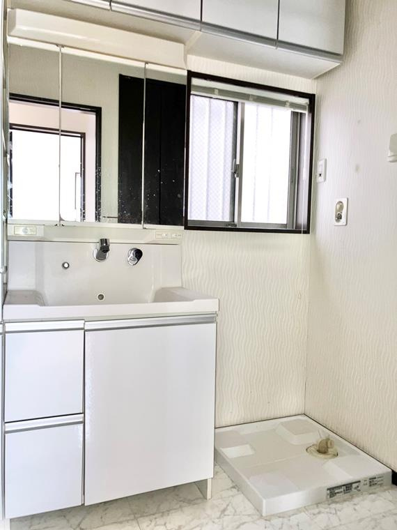 旭丘戸建の洗面所