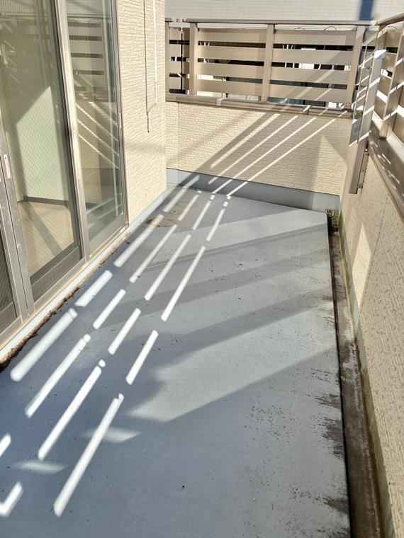 旭丘戸建のバルコニー