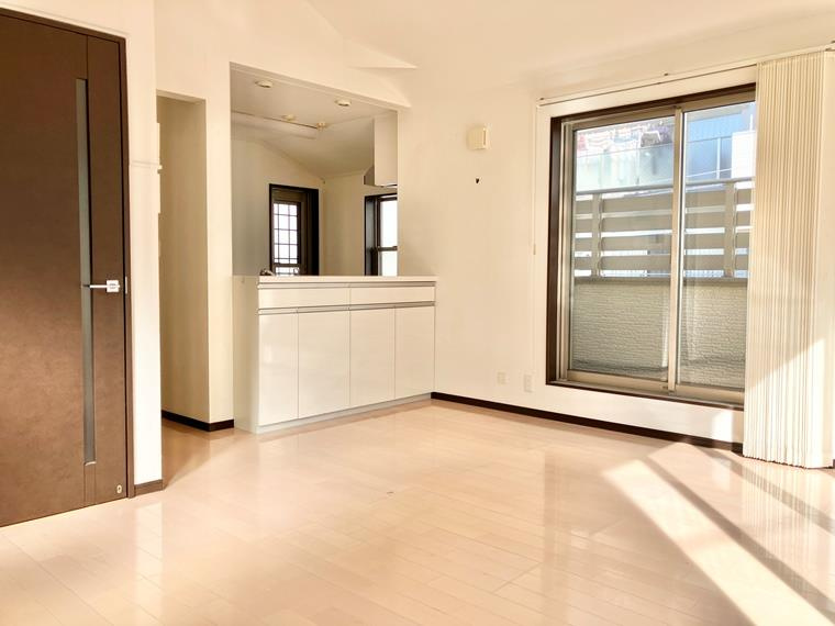 旭丘戸建の居間・リビング