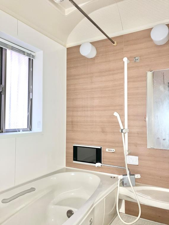 旭丘戸建の浴室