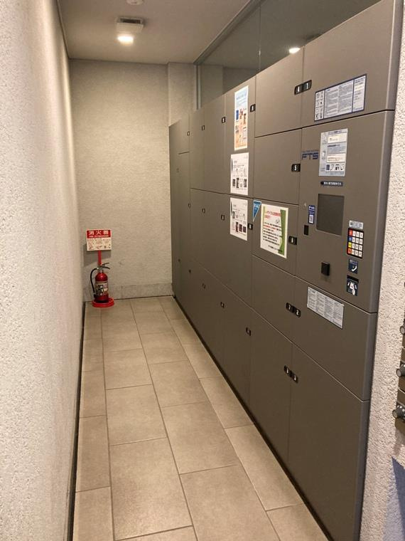 プラウド新浦安パームコートＣ棟のエントランス