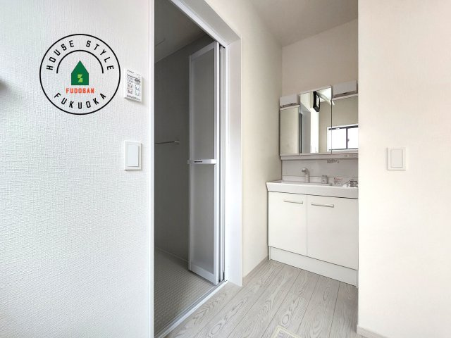 N・大野城市山田2丁目第1-2棟（1号棟）の内観：施工例|ゆとりの洗面スペースで朝の身支度もスムーズに。暮らしを快適に変えるシャワー付洗面台です！