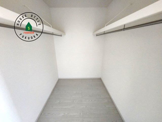 N・大野城市山田2丁目第1-2棟（1号棟）の内観：施工例|洋服や大きな荷物が多い方や人数の多いご家族などは、一般的なクローゼットよりもウォークインクローゼットのほうが使い勝手が良いです。