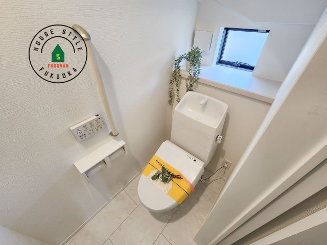 福岡市東区土井4丁目第1-2棟（A号棟）のトイレ|温水洗浄便座を完備しております。2ヶ所にトイレがあるのは朝の慌ただしい時間も安心です。